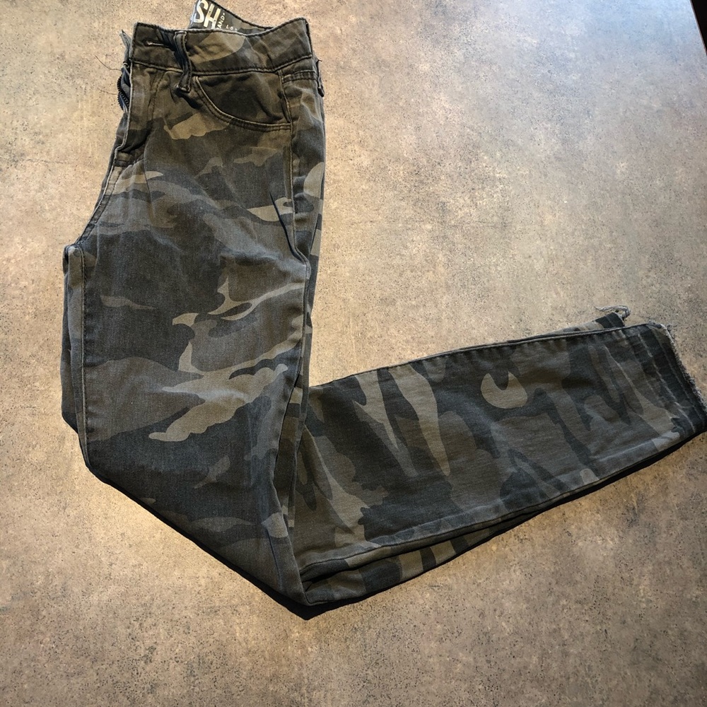 Camo skinny jeans